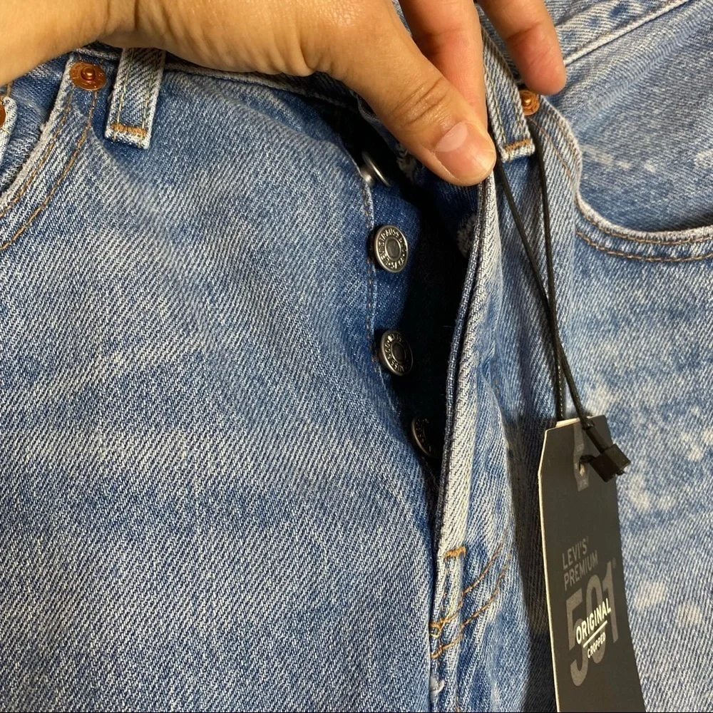 Levi’s- High Waisted 501 Crop Jeans in Full Stop Size 25